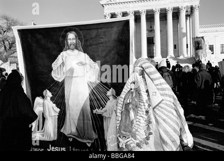 Roe v Wade de protestation. Des milliers de manifestants se rassemblent à l'extérieur de la Cour suprême des Etats-Unis pour cet événement annuel à Washington D.C. USA Banque D'Images