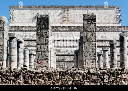 Groupe d'un millier de colonnes, à Chichen Itza, Yucatan, Mexique, Amérique Centrale Banque D'Images