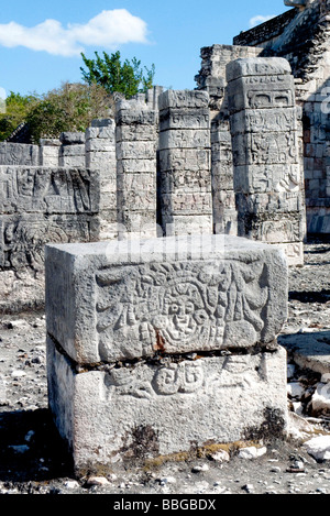 Groupe d'un millier de colonnes, à Chichen Itza, Yucatan, Mexique, Amérique Centrale Banque D'Images