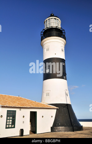 Phare Farol da Barra dans le Forte de Santo Antonio da Barra forteresse, Salvador, Bahia, UNESCO World Heritage Site, Brésil, Banque D'Images