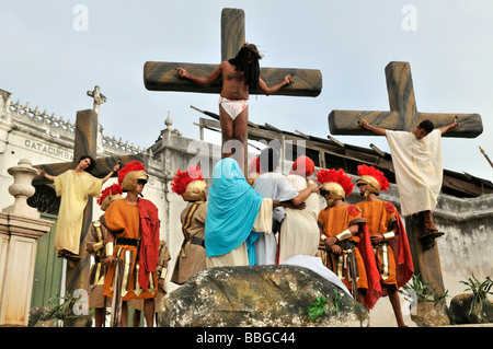 Scène de la crucifixion, le rendement en plein air le Vendredi saint, Salvador, Bahia, Brésil, Amérique du Sud Banque D'Images