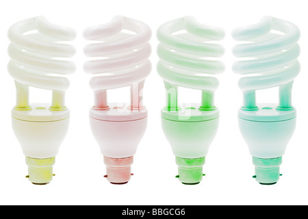 Chaudes et froides coloré ampoules à économie d'énergie sur fond blanc Banque D'Images