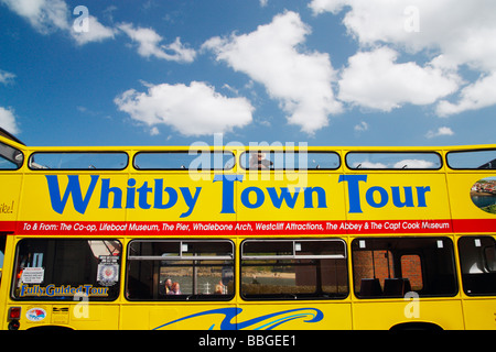 Bus de tourisme dans la région de Whitby, North Yorkshire, England, UK Banque D'Images