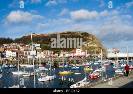 Le port de Scarborough East Yorkshire uk ports Le port de pêche pêche bateau bateaux de plaisance industrie yacht yachting yachts Banque D'Images