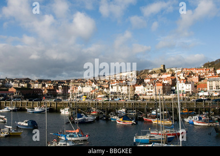 Le port de Scarborough East Yorkshire uk ports Le port de pêche pêche bateau bateaux de plaisance industrie yacht yachting yachts Banque D'Images