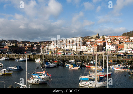 Le port de Scarborough East Yorkshire uk ports Le port de pêche pêche bateau bateaux de plaisance industrie yacht yachting yachts Banque D'Images