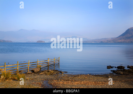 Derwent Water et la vallée de Borrowdale Skiddaw Cumbria England Banque D'Images