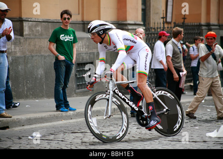 Ignatas Konovalovas racing dans time trials sur Tour d'Italie sur route vélo cycle Banque D'Images