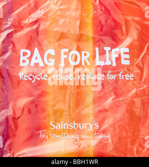 Un supermarché Sainsburys eco friendly sacs en plastique réutilisables à vie. UK. Banque D'Images