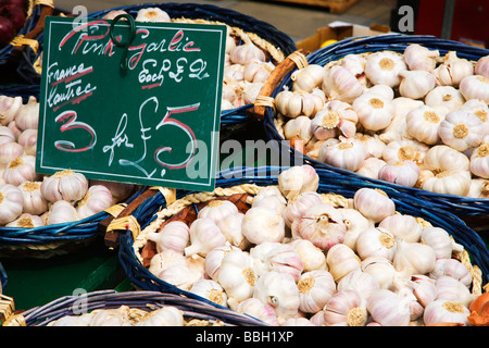 L'ail rose à un marché Français à St Anns Square Manchester Engl Banque D'Images
