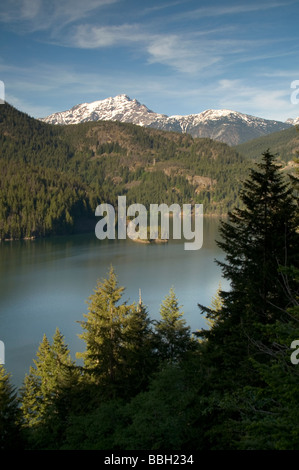 Le lac et le barrage de Diablo dans le Nord de l'État de Washington Cascades Banque D'Images