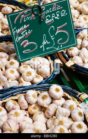 L'ail rose à un marché Français à St Anns Square Manchester en Angleterre Banque D'Images