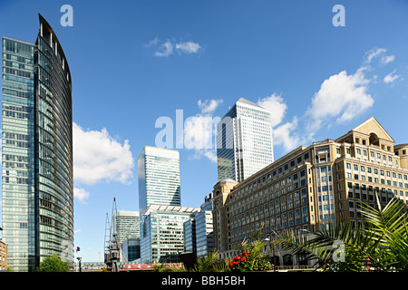 Canary Wharf London England UK de West India Quay sur un après-midi ensoleillé Banque D'Images