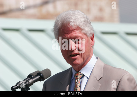 Le président Bill Clinton fait campagne pour Terry McAuliffe pour gouverneur de la Virginie en 2009 . Banque D'Images