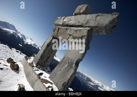 L'Inukshuk sur Whistler Mountain qui est le symbole des Jeux Olympiques de 2010 en Colombie-Britannique, Canada Banque D'Images