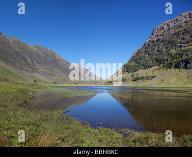 Loch Achtriochtan au pied du Col de Glencoe au printemps Banque D'Images