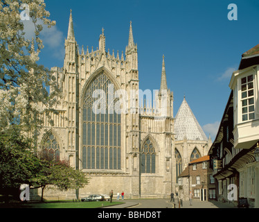 Fenêtre Rideau et façade est de la cathédrale de York, ville de York, North Yorkshire, Angleterre, Royaume-Uni. Banque D'Images