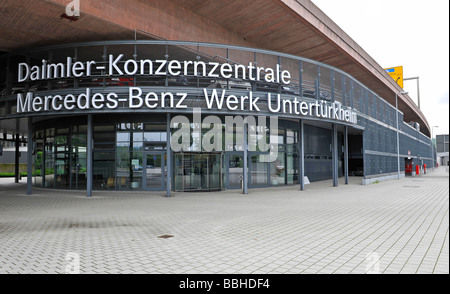 Entrée principale du Quartier général du groupe Daimler, l'usine Mercedes-Benz de Stuttgart, Bade-Wurtemberg, Allemagne Untertuerkheim, Eur Banque D'Images