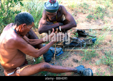 Il y a 32 boutiques dans cuca Tsumkwe dans l'ensemble de la région de l'Est autrefois Bushmanland Odjozondjupa dans le nord-est Banque D'Images