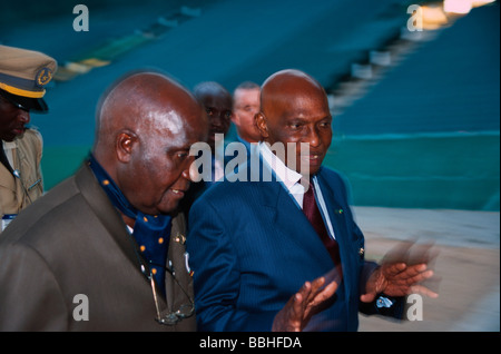 Abdoulaye Wade Président de la République du Sénégal avec Kenneth Kaunda ancien président de la République de Zambie au Banque D'Images