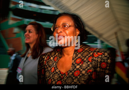 Gracia Machel ancien ministre de l'éducation du Mozambique et épouse de l'ancien président sud-africain Nelson Mandela arrive à la Banque D'Images