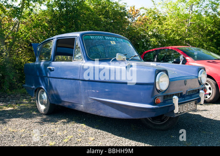 Vieux, bleu reliant Regal 3/30, voiture à trois roues Banque D'Images