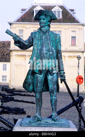 Kings Lynn Custom Customs House Statue de marin Capitaine George Vancouver mer voile navigator Angleterre Norfolk East Anglia UK Banque D'Images