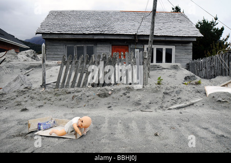 Une maison abandonnée à la ville de Chaiten après l'éruption volcanique Banque D'Images
