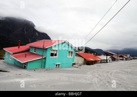 Dans les maisons détruites après l'éruption volcanique Chaiten Banque D'Images