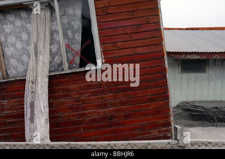 Maison détruite dans la ville d'après l'éruption volcanique Chaiten Banque D'Images
