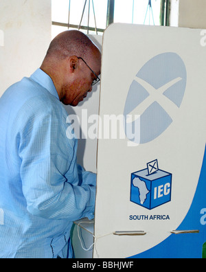 Ancien vice-président et actuel vice-président du Congrès National Africain ANC jette son vote à la Banque D'Images