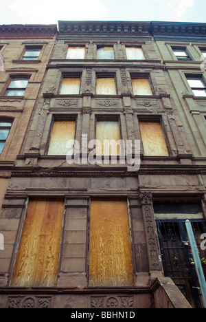 Brownstone délabrées de la restauration de l'attente de Harlem à New York, le samedi 30 Mai 2009 Richard B Levine Banque D'Images