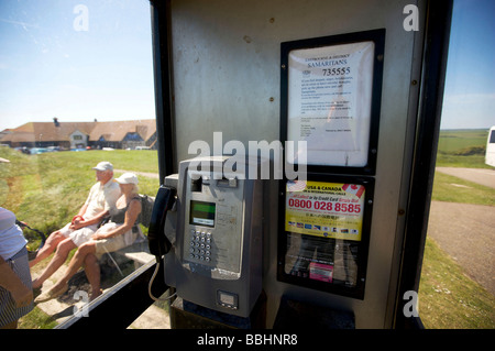 Détails de contact pour les Samaritains autour et dans la fonction téléphone fort à Beachy Head, un célèbre spot du suicide. Banque D'Images