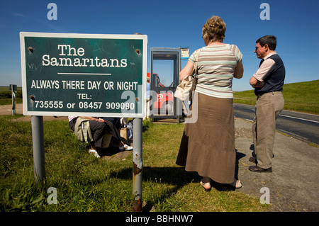 Détails de contact pour les Samaritains autour et dans la fonction téléphone fort à Beachy Head, un célèbre spot du suicide. Banque D'Images