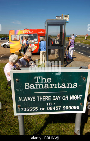 Détails de contact pour les Samaritains autour et dans la fonction téléphone fort à Beachy Head, un célèbre spot du suicide. Banque D'Images