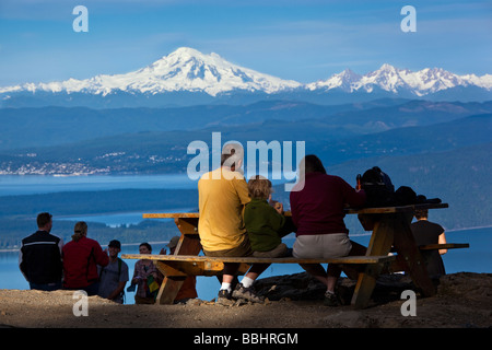 Le mont Baker vue depuis le mont Constitution sur Orcus Island Washington Banque D'Images