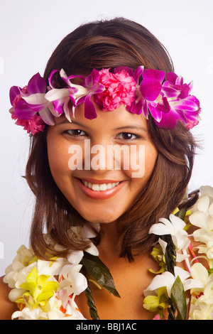 Portrait d'une petite fille avec une fleur hawaïenne lei Banque D'Images