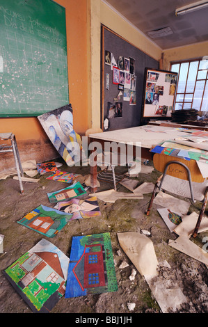 Une école de la ville abandonnée d'après l'éruption volcanique Chaiten Banque D'Images