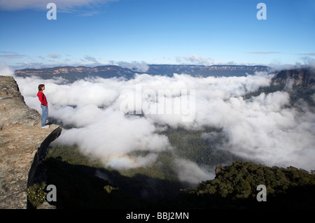 Vue depuis Kings Tableland plus de nuages dans la vallée Jamison Blue Mountains Australie Nouvelle Galles du Sud Banque D'Images
