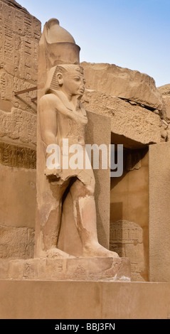 Statue du pharaon Ramsès II au temple de Louxor, la Nubie, l'Egypte, l'Afrique du Nord, Afrique Banque D'Images