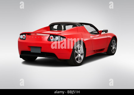 2009 Tesla Roadster dans rouge - angle de vue arrière Banque D'Images