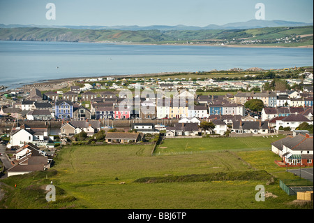 Vue générale du village d''Aberaeron sur la côte de la Baie de Cardigan au Pays de Galles Ceredigion UK Banque D'Images