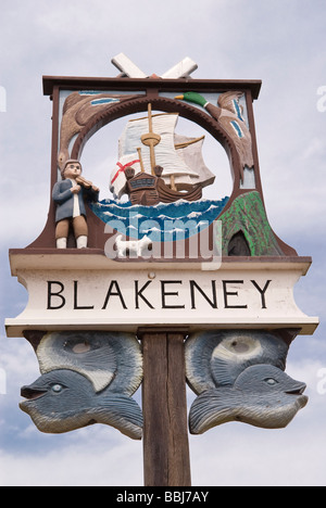 Le panneau du village à Blakeney point de destination touristique à Blakeney dans North Norfolk Uk Banque D'Images