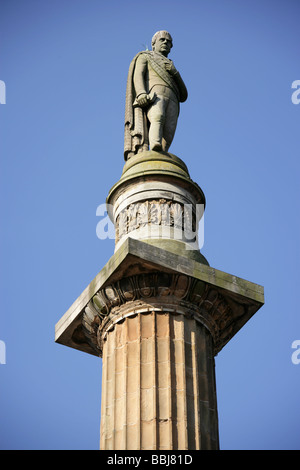 Ville de Glasgow, en Écosse. Statue de Sir Walter Scott est prépondérant sur haut d'une colonne dorique à Glasgow's George Square. Banque D'Images