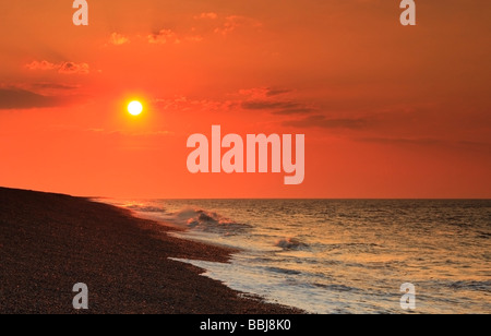 Salthouse beach au coucher du soleil sur la côte de Norfolk en Angleterre Banque D'Images