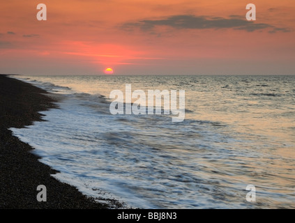 Salthouse beach au coucher du soleil sur la côte de Norfolk en Angleterre Banque D'Images