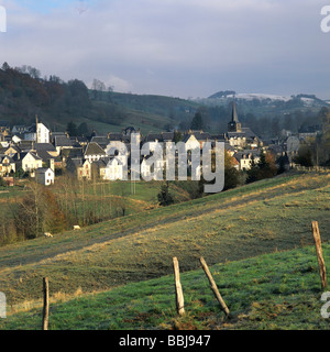 Village de montagne d'Egliseneuve d'entraigues . Puy de Dôme. Auvergne. France. Banque D'Images