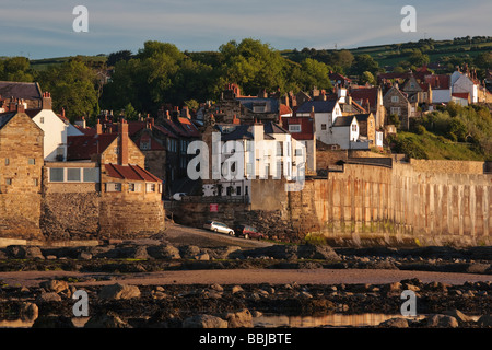 Lever du soleil à marée basse Robin Hood's Bay, North Yorkshire, England, UK Banque D'Images