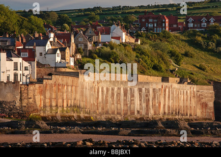 Lever du soleil à marée basse Robin Hood's Bay, North Yorkshire, England, UK Banque D'Images