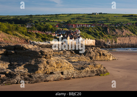 Lever du soleil à marée basse Robin Hood's Bay, North Yorkshire, England, UK Banque D'Images